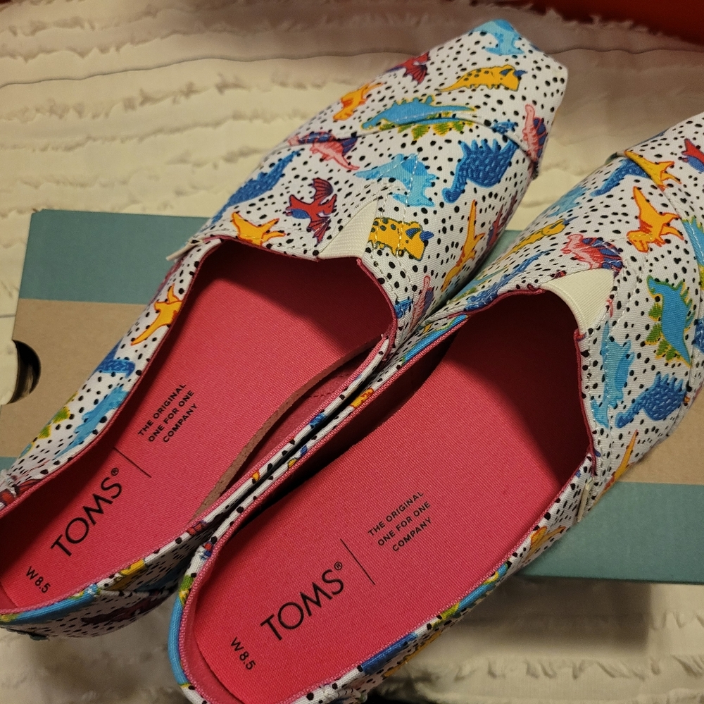 NIB Toms Alpargata White Dinosaur